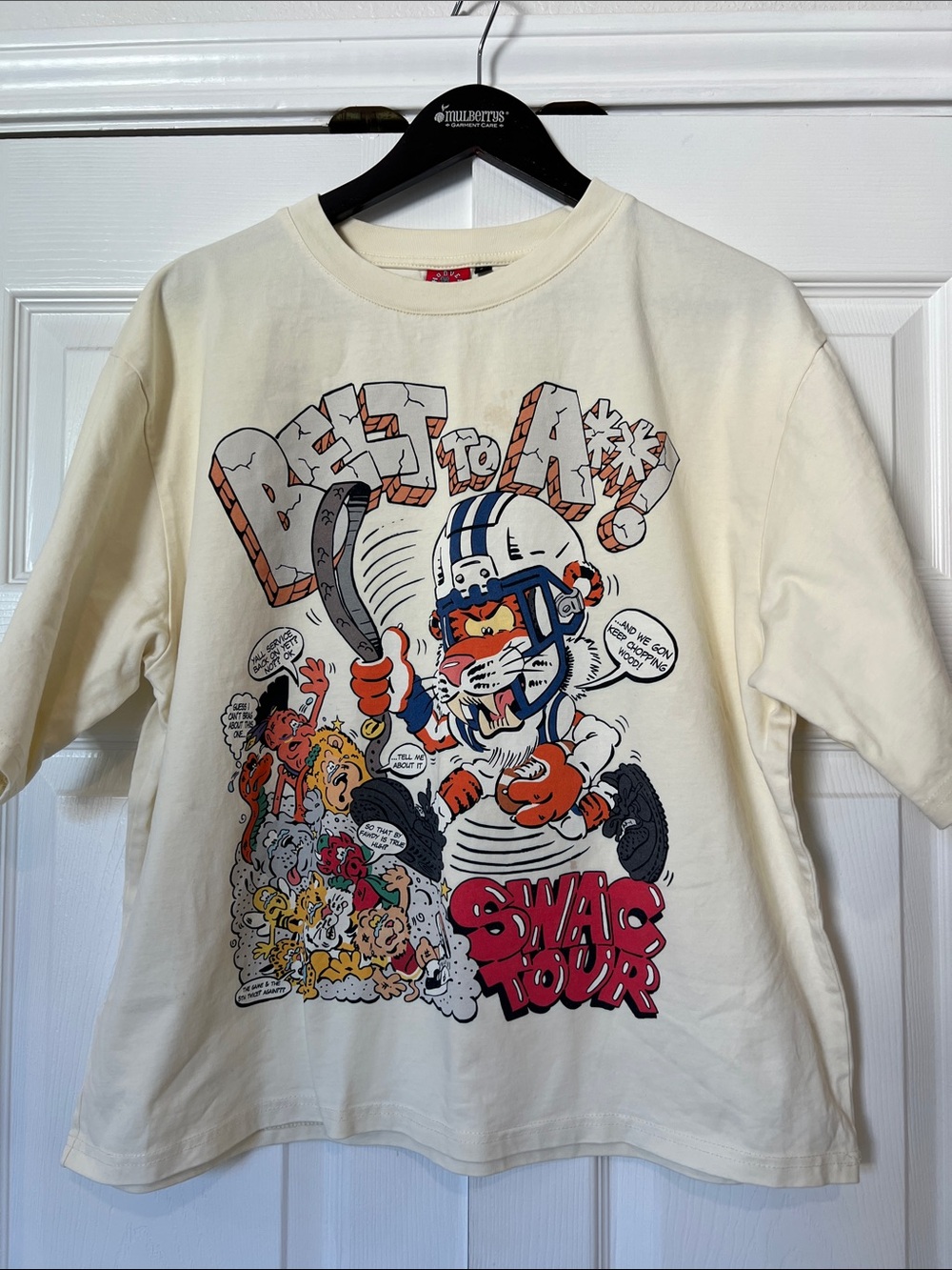 Hoover Renee graphic tee. Size large. Off white short sleeve. Boxy fit.
